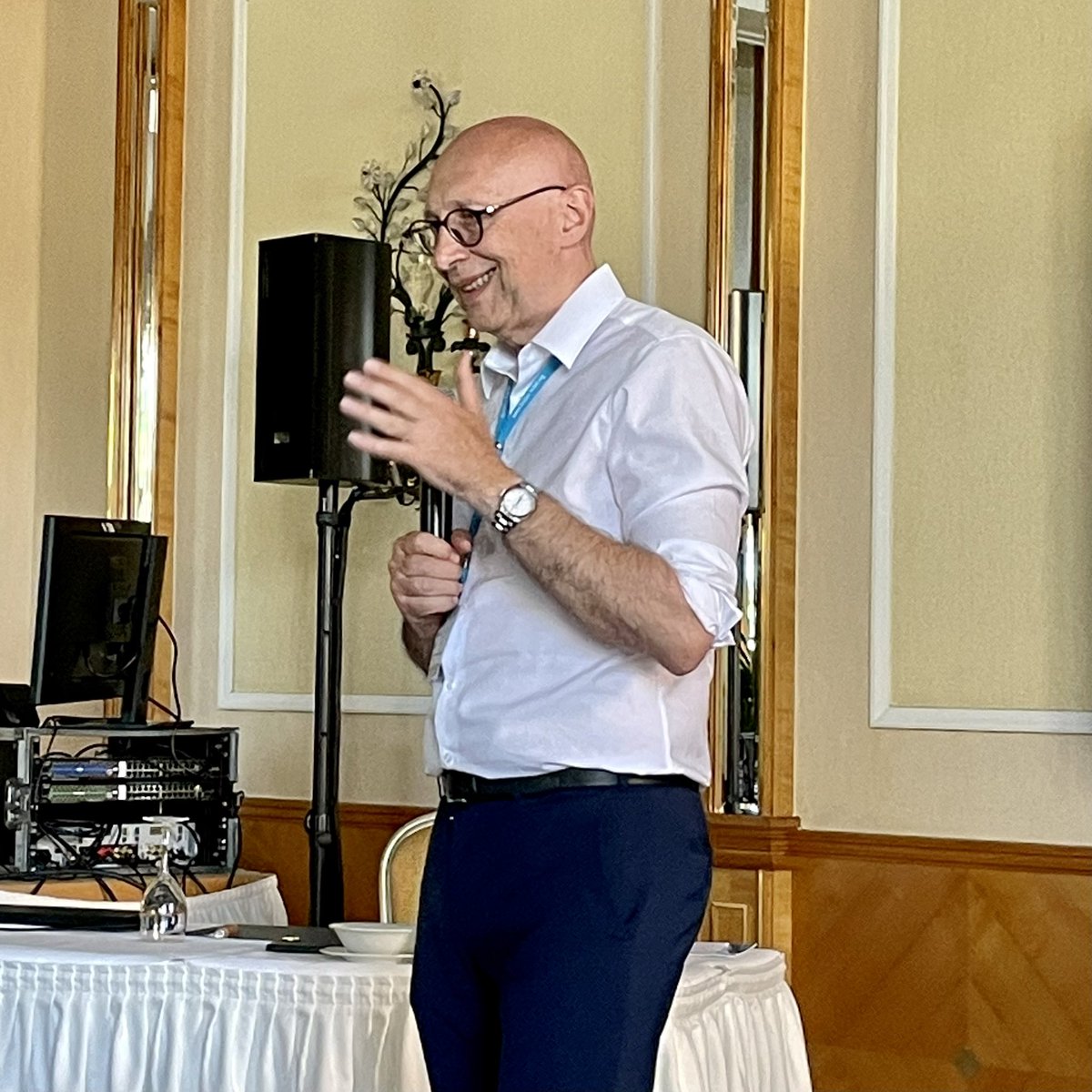 Had the pleasure of hearing Stefan Hell’s journey - up close and personal. Such a visionary from the very beginning and I marvel at his perseverance! #LINO23 Haven’t listened to any of his talks since my time as a MolBio student at Göttingen years ago.