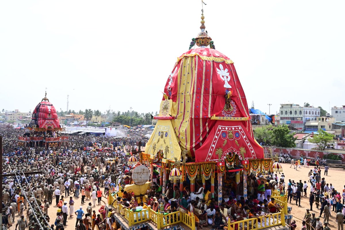 'An ocean of faith'

Majestic chariots carrying sibling deities roll on Bada Danda in #Puri spreading spiritual fervour 

 #BahudaYatra #BahudaYatraWithOTV #RathYatra2023 #Odisha