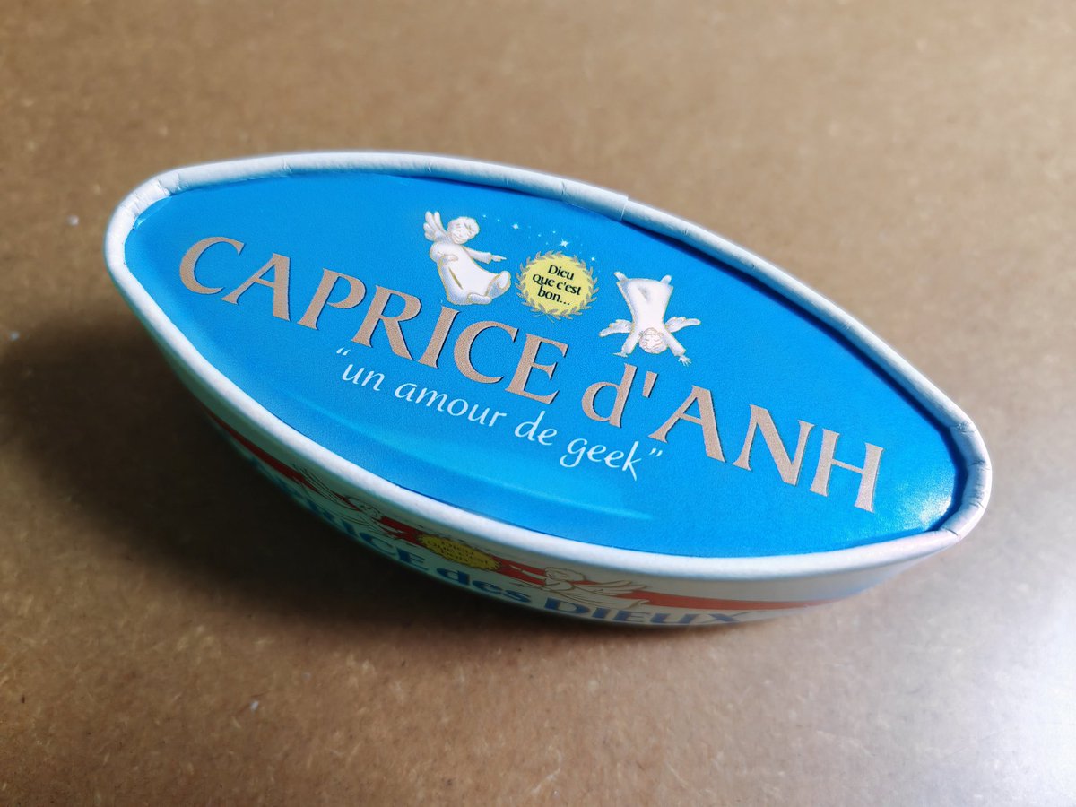 AnhPhanFr's tweet photo. En fin de semaine dernière, j'ai reçu cette Divine Box et franchement la petite personnalisation, ça fait plaisir ah ah ah ! C'est tellement collector 😍 

Mais là, vous vous demandez pourquoi ? Bah moi aussi 😁

#InstantCaprice https://t.co/t0QEyM5S0M