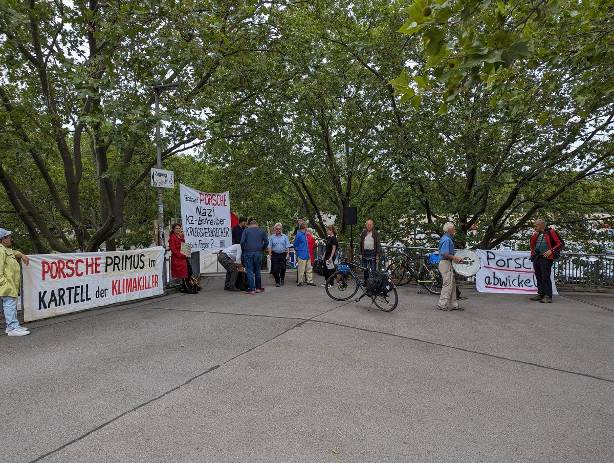 aktion_autofrei's tweet image. Porsche? Pfui!
Gutes Leben statt Renditenwachstum! Kostenlosen ÖPNV für Alle statt Autos!
Dafür können wir uns Aktionär:innen, wie die Familie Porsche-Piech, nicht mehr leisten!
Kundgebung zur ersten und letzten Porsche-Hauptversammlung in Stuttgart