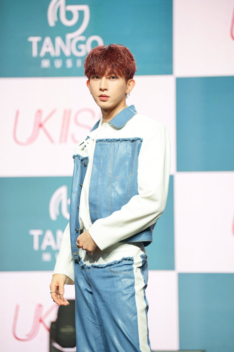 KPOPFAVE_'s tweet image. [230628] @__UKISS_' #KISEOP agreed with #HOON saying, "So did I! I burnt some calories off, around 8~9kg! This year marks our 15th debut anniversay and I want to make as many memories as I can with my brothers". 🧨 #UKISS #유키스 #PLAYLIST #기섭 #갈래!