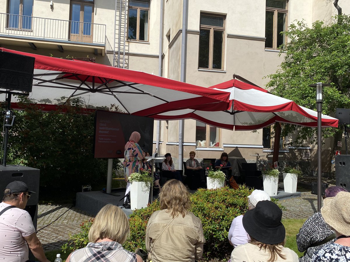 Miten voimme suojella lasten ja nuorten kasvurauhaa, kun yhteiskunnan kohtuuttomat suorituspaineet vievät nuoremme uupumuksen partaalle? Tätä paneelissa pohtivat Virpi Koskela, Altti Kiuru, Sara Hänninen ja Johanna Kujala <a href="/KuHyPooli/">Kulttuurihyvinvointipooli</a> 

#SuomiAreena #pori #nuoret