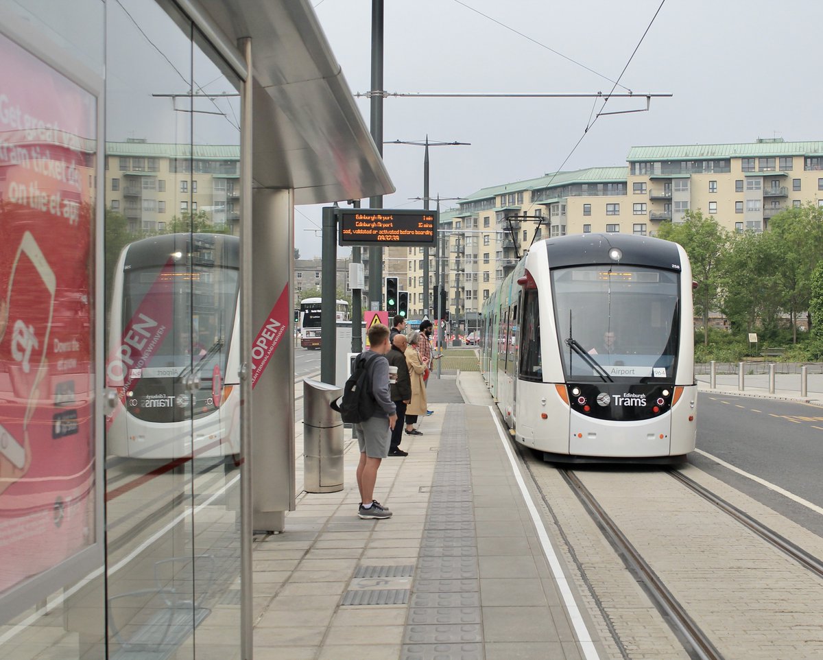 𝘾𝙪𝙨𝙩𝙤𝙢𝙚𝙧 𝙞𝙣𝙛𝙤𝙧𝙢𝙖𝙩𝙞𝙤𝙣 ℹ️

Trams are now serving all stops between the airport and Newhaven from every 7 minutes! 🙌🏻

For service updates and tram ticket deals, please follow <a href="/EdinburghTrams/">Edinburgh Trams</a>