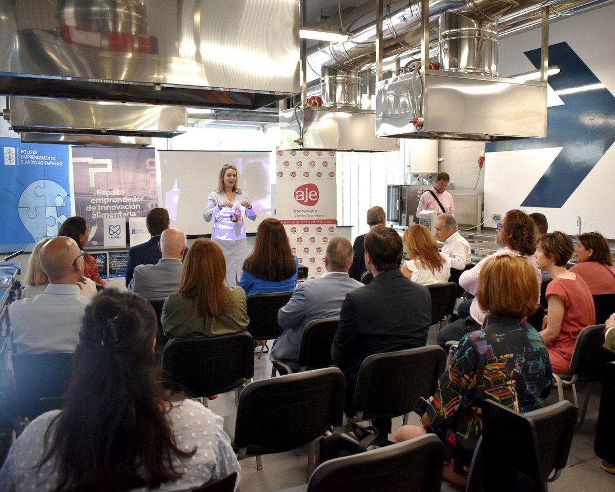 rr_fundacion's tweet image. Rematamos a xornada cun networking donde se intercambiaron experiencias entre todos os asistentes.

ℹ️ O Polo de emprendemento Pontevedra Norte e Rías Baixas sitúase en #Silleda, no espazo #LaModaRuralLab 💫 do que dispón a Fundación Roberto Rivas.