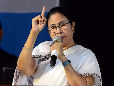 पश्चिम बंगाल सरकार का फ़ैसला, "राज्य में सरकारी नौकरी उसे ही मिलेगी, जो बांग्ला पढ़ेगा"

◆ बंगाल सराकर के इस फ़ैसले के बाद गैर बांग्लाभाषी लोगों की चिंता बढ़ी 

West Bengal | #WestBengal | Mamata Banerjee
