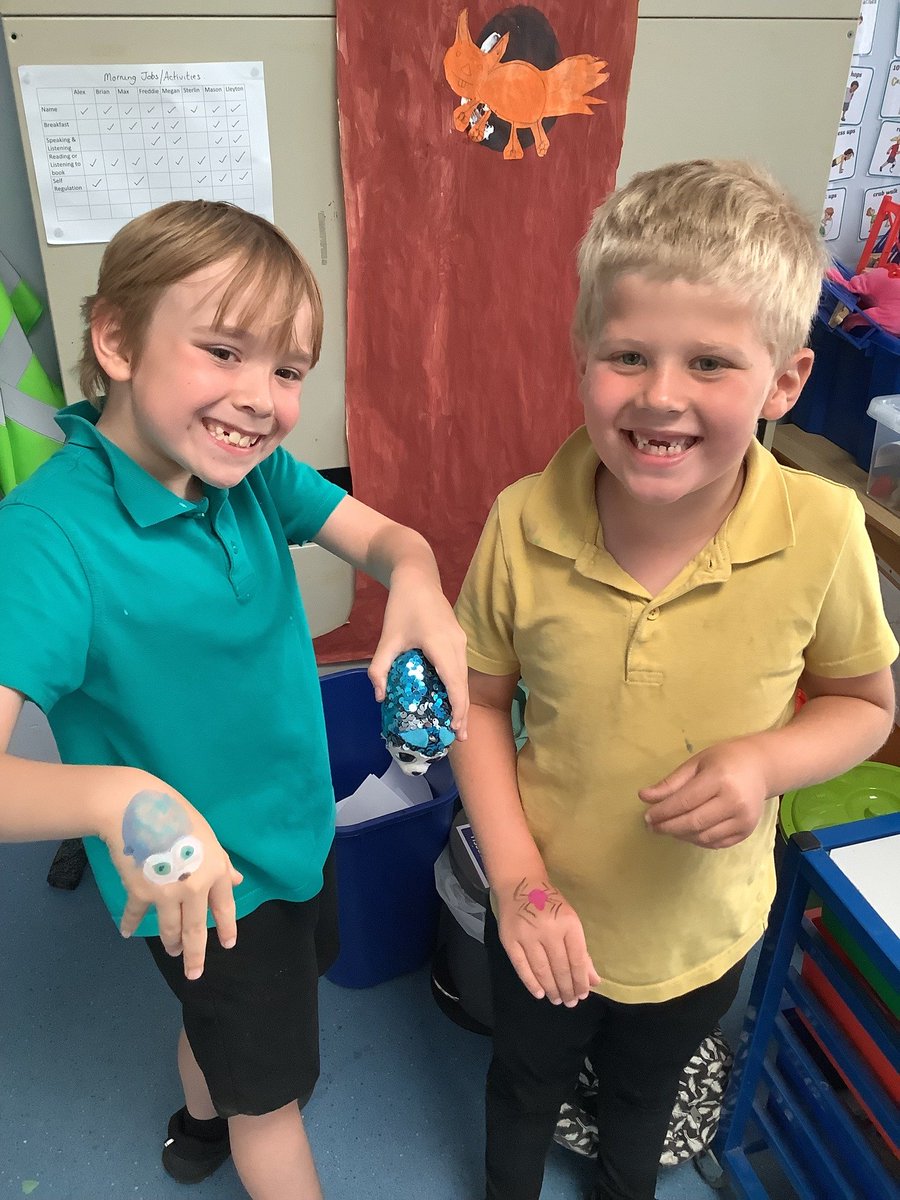 WoodlandsAC's tweet photo. Woodpeckers Eid #Celebration. We talked about #Eid first and how it is #celebrated and then went on to #tasting different #foods from this #festival. The pupils also got to experience #Henna prints and selected what print they wanted on their hands #funlearning https://t.co/qfZ3FGqyGp