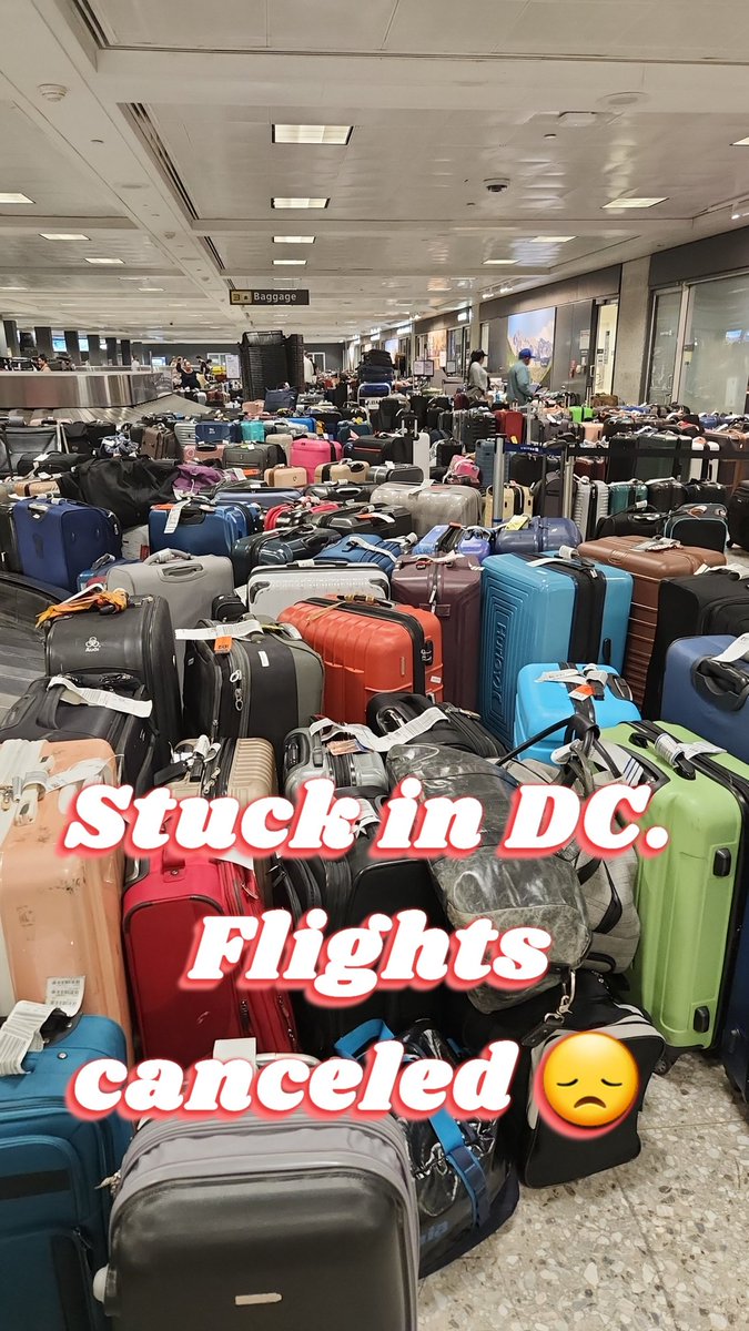 MikeHyatt18's tweet photo. Thanks for cancelling a bunch of flights and not making any accommodations United Airlines. Telling passengers that they have to wait until three days later to fly out.  #unitedAIRLINES https://t.co/43KfxnXJFh