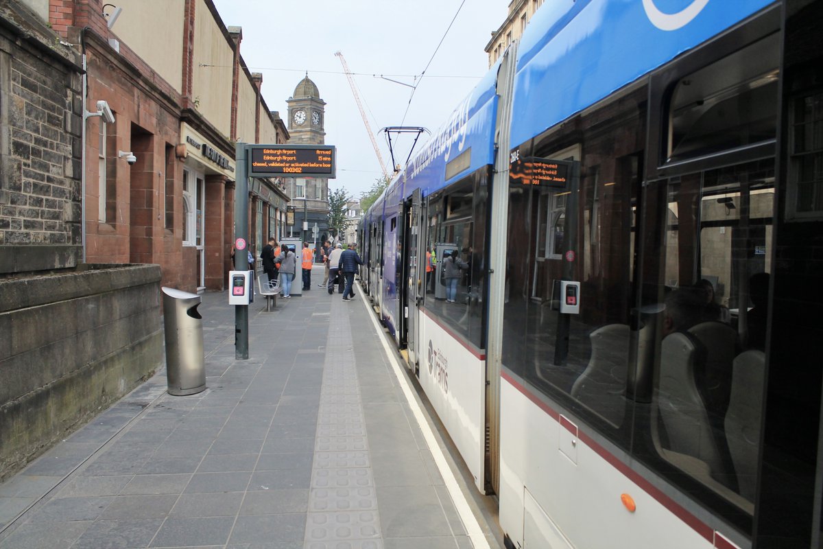 𝘾𝙪𝙨𝙩𝙤𝙢𝙚𝙧 𝙞𝙣𝙛𝙤𝙧𝙢𝙖𝙩𝙞𝙤𝙣 ℹ️ Trams are now running across the city to Leith, Ocean Terminal, and Newhaven from every 7 minutes! 🙌🏻 For service updates and ticket products, please follow @EdinburghTrams