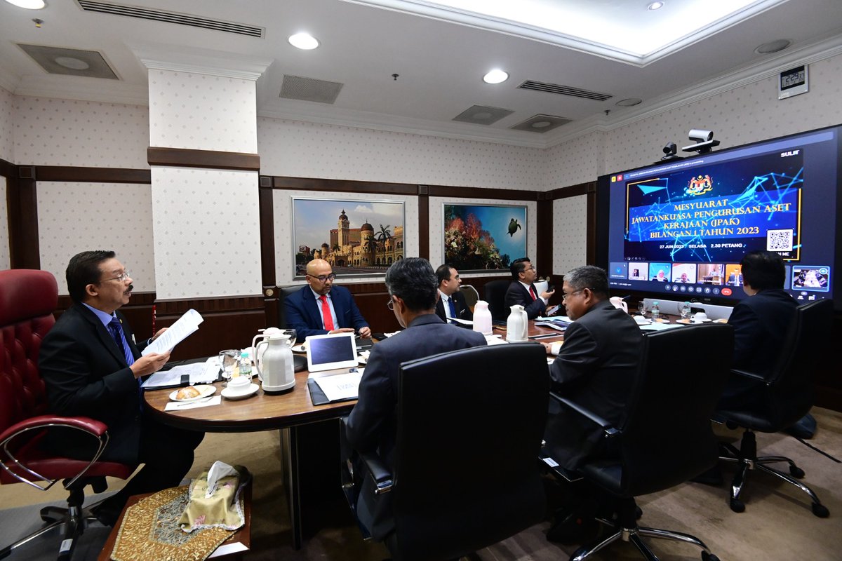 UrusetiaJ's tweet photo. Mesyuarat ini juga turut dihadiri oleh YBhg Datuk Dr SUSK&amp; Pengawai Khas KSN. Manakala JKR selaku Urus Setia JPAK, dihadiri oleh YBhg Datuk KPKR,YBhg Dato' PK CPAB,YBrs Pengarah BPPA serta para pegawai BPPA,Ibu Pejabat JKR.@zukiAli_ @irahmadredza @mdbppa @IrDrAFirdauz @amriz_zul https://t.co/EbAOsImivi