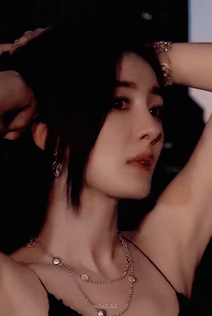 Queenbee_fox's tweet photo. #杨幂[超话]#｜#杨幂FashionNotes#｜#GQCreative灵感派对#

@杨幂GQ Creative Inspiration Party | Shanghai 2023.06.28 | Event @智族GQ

Dress | #AlexanderVauthier 
Haute Couture s/S 2022 Spring/Summer Haute Couture, black sequined suspended high split dress 😍
And 
Jewelry | ｜BUCCELLATI #Buccellati

#GQCreativeInspirationParty 

This is the third time that #YangMi wears Vauthier's haute couture dress, which is very suitable for a high-end brand in Yang Mi 

Cr.杨幂FashionNotes