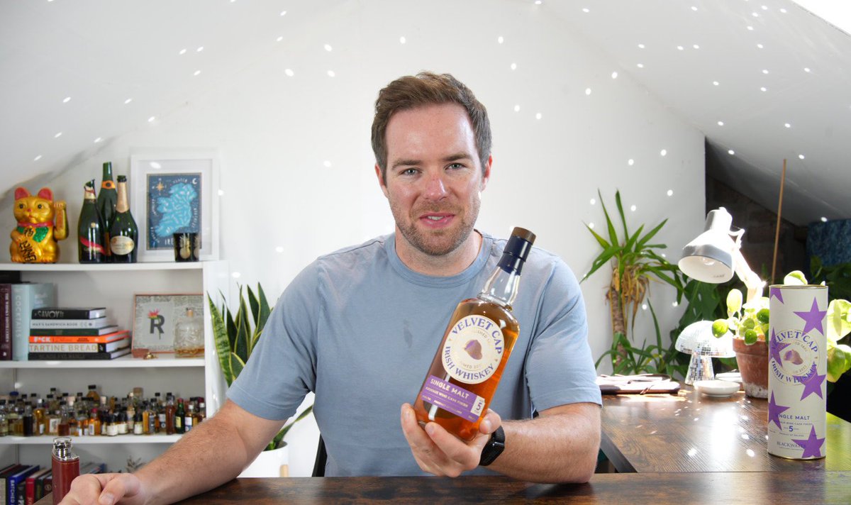 ItsRonanTV's tweet photo. Tasting @BlackDistillery @CapVelvet Single Malt Irish Whiskey aged for 5 years in Bordeaux Wine casks 

⬇️ Full Video here ⬇️
https://t.co/kRvVWVutKn

#SingleMalt #IrishWhiskey #Whiskey https://t.co/9Ve0cRGWwa