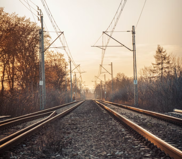 Für Betrieb, Unterhalt und Modernisierung der Infrastruktur der #Bahn beantragt der #Bundesrat dem Parlament für die Jahre 2025-2028 insgesamt 15,1 Milliarden Franken. Berücksichtigt man die Teuerung, sind dies real weniger Mittel als in der laufenden Periode. (1/5)