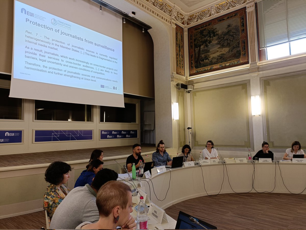 EUI_CMPF's tweet photo. Journalists work increasingly on cross-border projects and serve cross-border audiences, facing barriers and legal uncertainty.
⚠️ This is why the protection of journalistic sources must be strenghtened at the 🇪🇺 level, says @DimitriBettoni1 at #cmpf23 https://t.co/VlpJUqgtlb