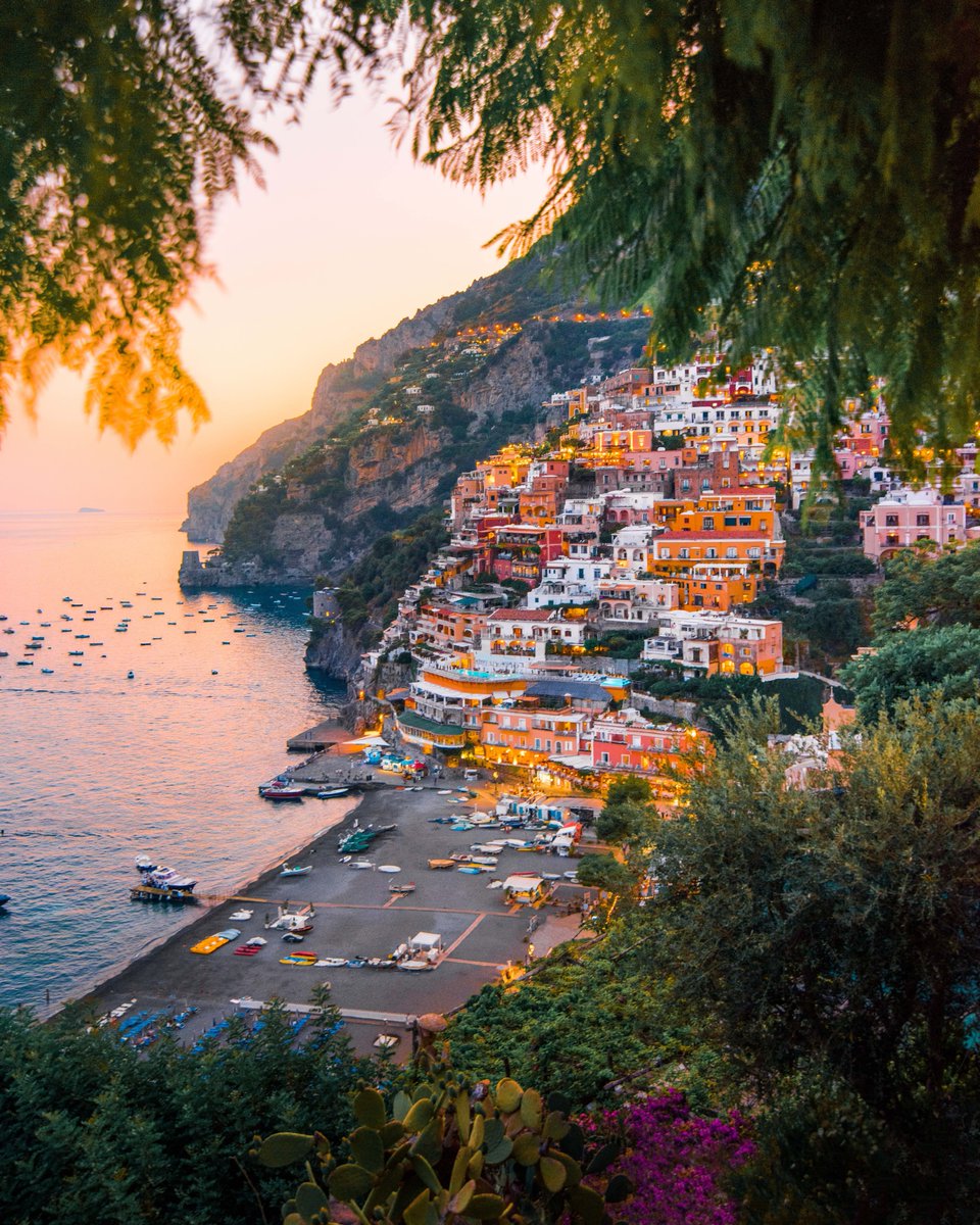 Dreaming of this view 🌅💭

Tag someone who NEEDS to book a vacation RN  ⬇️