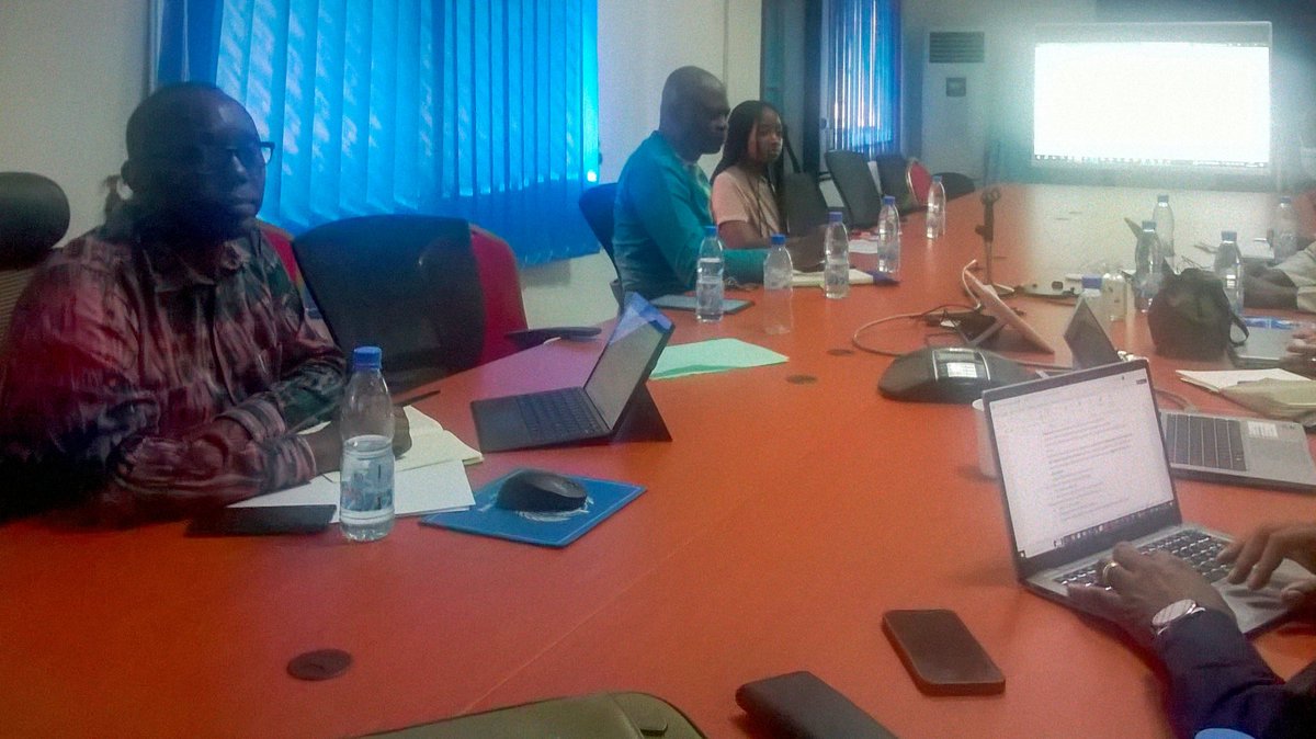 I_P_Bangui's tweet photo. Rencontre @I_P_Bangui et @OMSCentrafrique pour mutualiser les efforts pour l’ appui au @MSPCentrafrique #partenariat #epidemies #recherche #surveillance #pnds3 @YapBoum2 @PasteurNetwork https://t.co/EJiGrWZYcH
