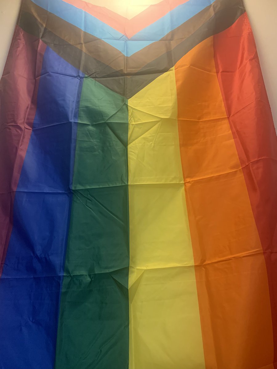 joantrias_'s tweet photo. Avui et porto de reivindicació, guapa! 😉😎🌈💜 #AmbOrgull https://t.co/k1OkU9IlwU