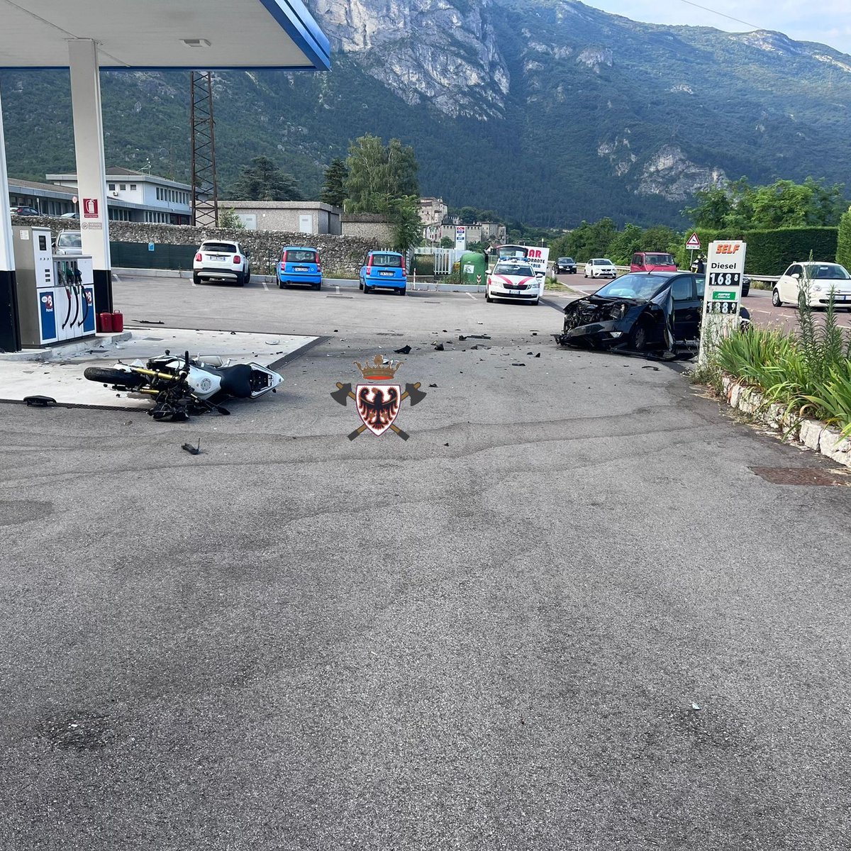 fedvvfvoltn's tweet photo. #Incidente moto-auto alle 7:30 di #oggi a #Calliano, sulla SS 12 all’altezza della stazione di servizio. Ad intervenire tempestivamente, per le operazioni di messa in sicurezza e di gestione della viabilità, i vigili del fuoco volontari di Calliano. #vvftrentino #semprepronti https://t.co/gtDAv8Gtfr