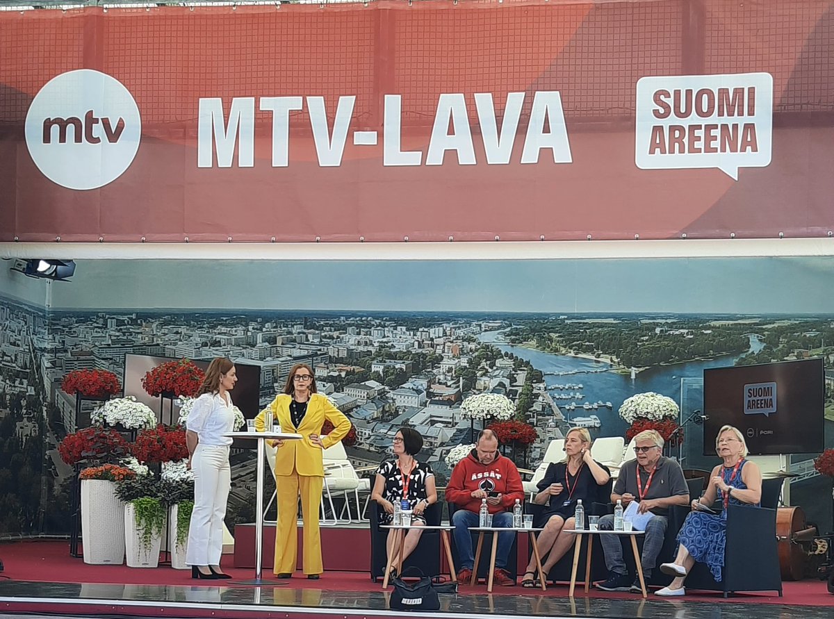 HenHyx's tweet photo. #osaaminen on monen asian a&amp;o. Tänään on jo pohdittu, miten Suomesta saadaan taas koulutuksen suurmaa:laatua ja määrää. Nyt mietitään, miten ja millä osaamisella tuetaan #elinvoimaa, #kilpailukyky ja #työllisyysaste nostamista 80%:iin @Uudenmaanliitto #ennakointikamari https://t.co/Jy2Sp2sIzn