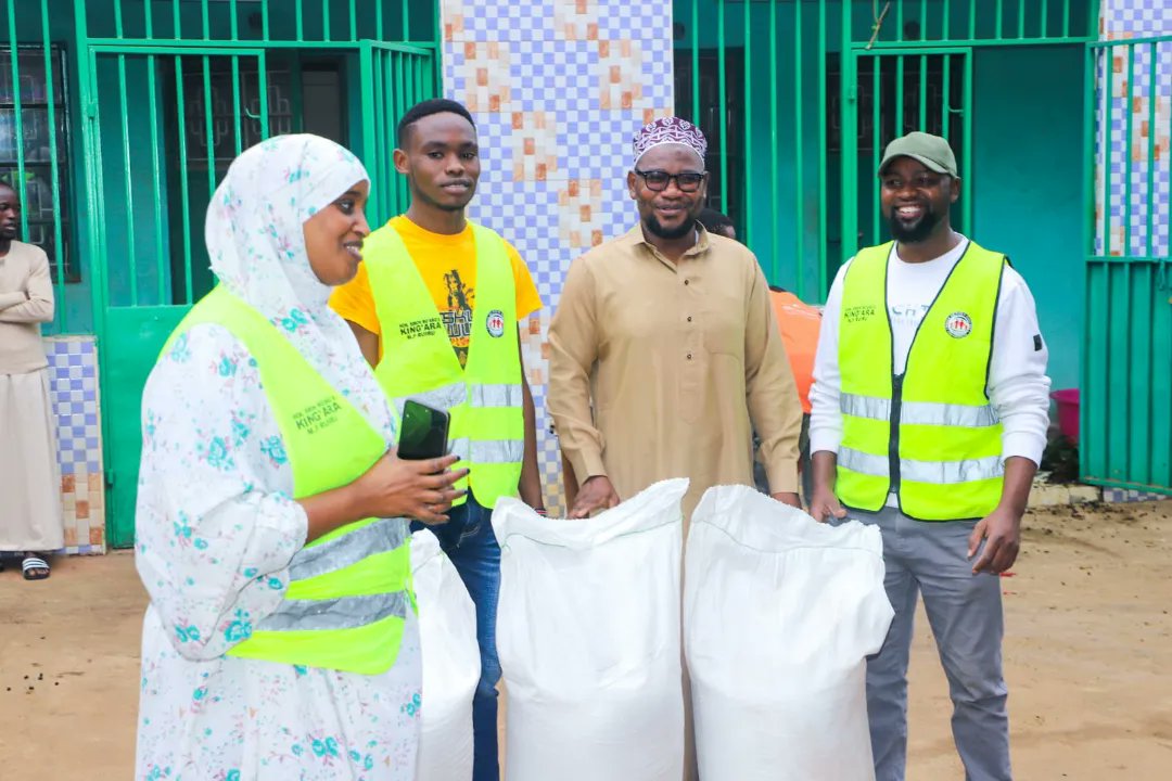 HonKingara's tweet photo. Today, Simon Nganga Kingara Foundation Team had the privilege of joining Muslim Brother's and Sisters for Eid-ul-Adha Celebrations at Jamia mosque-Biashara ward,Al Taufiq mosque- kahawa wendani ward..
#EidAlAdha
#Mtendakazi 
#RuiruMbele 
#wearedelivering https://t.co/PK7PbqlMe2