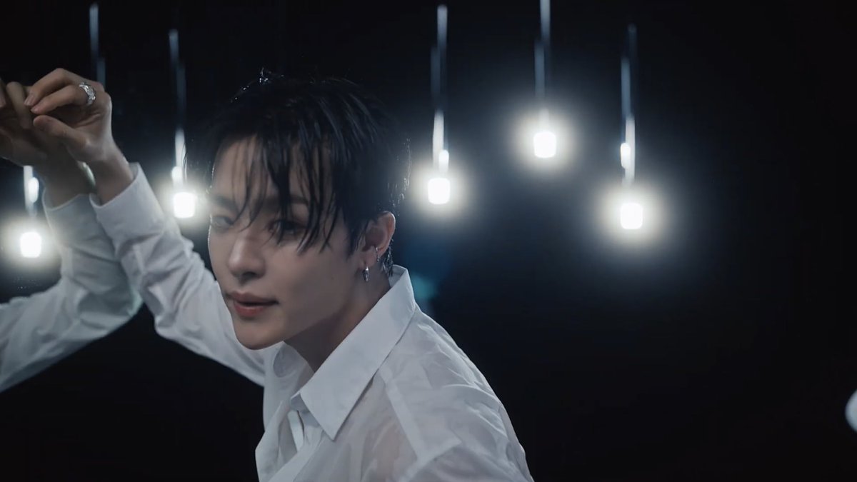 PARKPILATESS's tweet photo. THE WET LOOK?! 😭🫶🏻 

T5 SHOW YOUR MOVES
#T5_MOVE_MV_Out_Now
#TREASURE_MOVE
#T5_MOVE_이제야_시작이잖아 
@treasuremembers https://t.co/QeQcKCxxqr