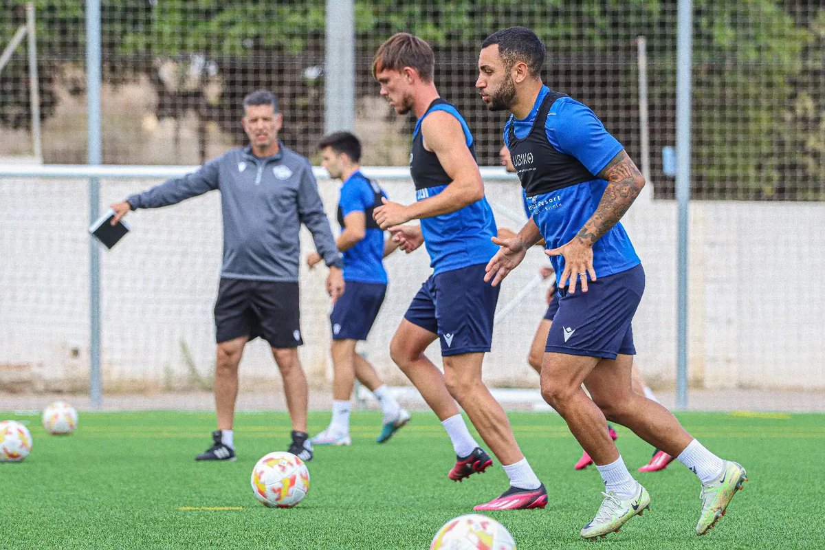 ubikosports's tweet photo. ¿Quieres controlar las cargas de trabajo de tus jugadores para la mejora del rendimiento, y poder prevenir lesiones? ⚽🏃🏻

¡Únete al juego y sube de nivel! ➡ https://t.co/lflfGkpm0O

#UbikoSports #RendimientoDeportivo #RendimientoFísico #EquiposDeFútbol #Fútbol https://t.co/C6ClY51ENL