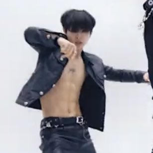 matetsushi's tweet photo. jihoon not letting us breathe 😩 https://t.co/cYrEyBxvua