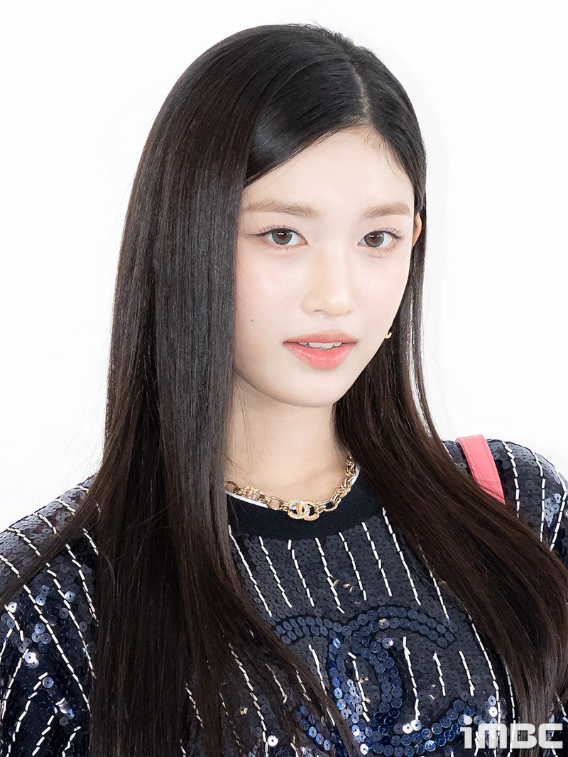 FzstOQ_aUAUaCGK?format=jpg&name=medium