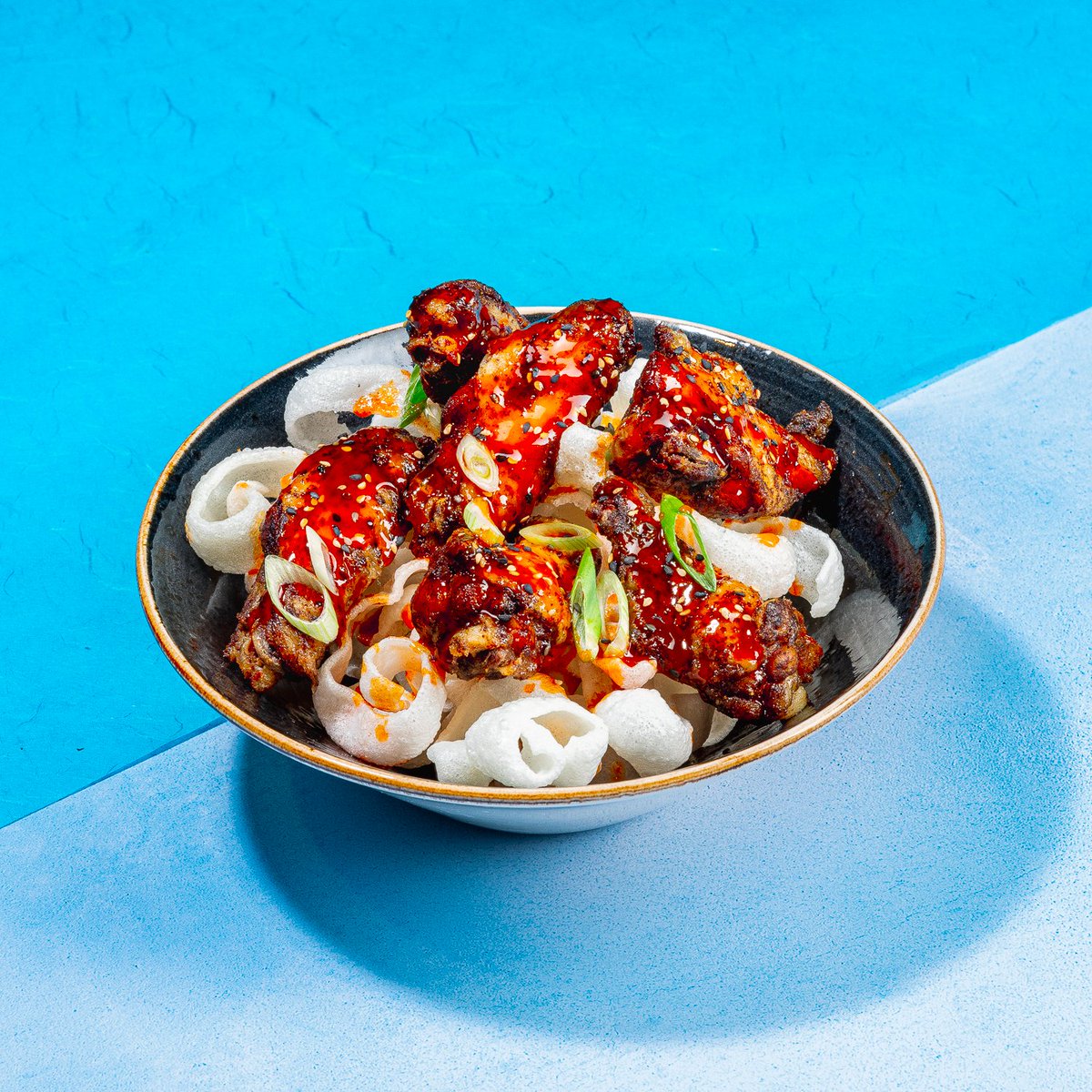 Descubre los nuevos platos de verano de UDON, te encantarán! 🌞Thai Salad,  Ebi Chili Buns y Alitas Coreanas ¡Ven a tu UDON más cercano y disfruta del verano al máximo! 🍜bit.ly/sugerenciasudon