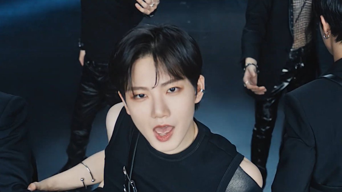 filmysahi's tweet image. KIM JUNKYU. YOU ARE INSANE FOR THIS