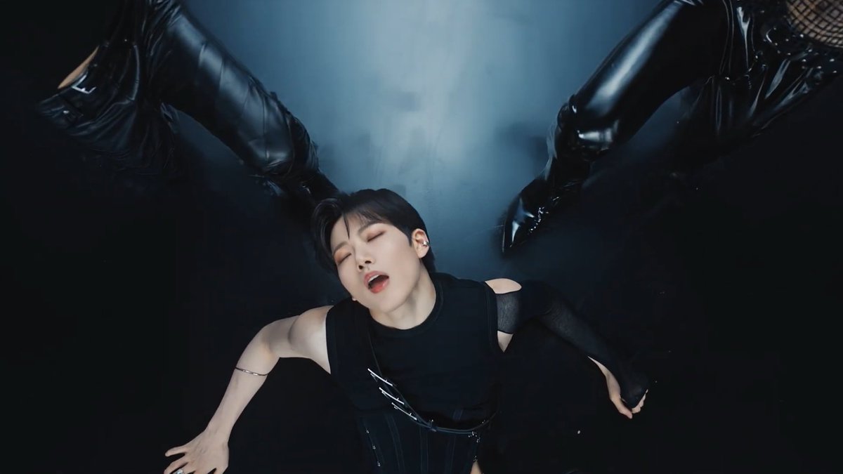 filmysahi's tweet image. KIM JUNKYU. YOU ARE INSANE FOR THIS