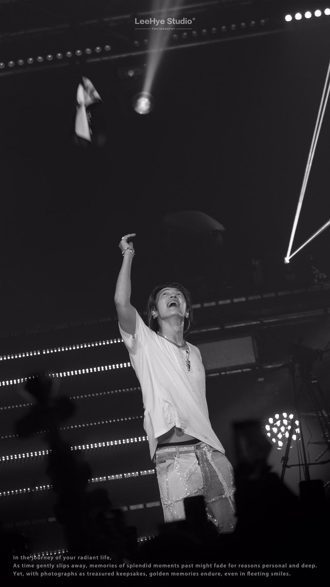 LeeeHye's tweet photo. DElight Party

#SuperJunior    #Donghae 

[Please don't remove LOGO] https://t.co/x1Mf9QFgTD