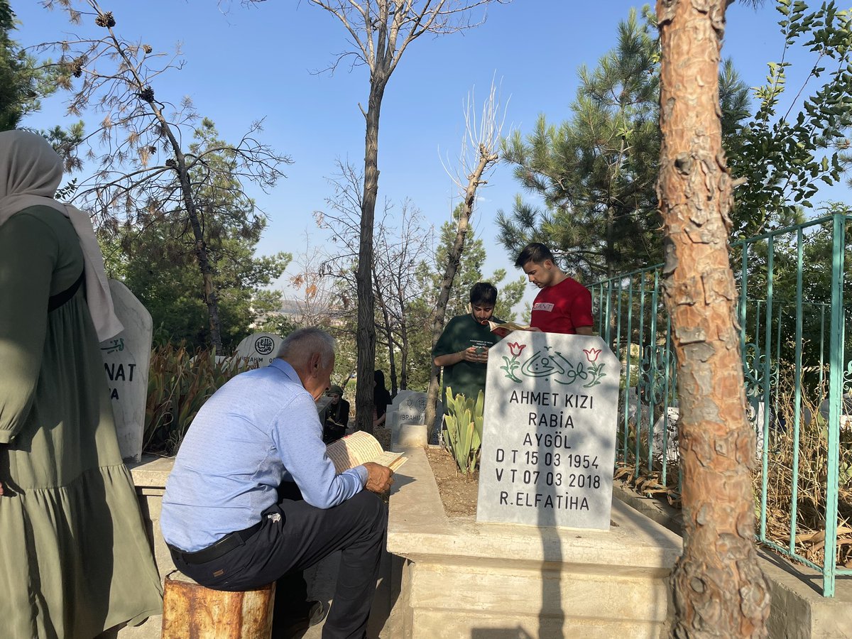 Dini bayramlar bir tatilden ziyade sılay-i rahim, büyüklerin gönüllerini şenlendirme, mezarlık ziyaretleri, akraba eş-dost ile ilişkileri kavileştirme olarak değerlendirilmelidir. Bayramınız bayram ola.. #KurbanBayramı