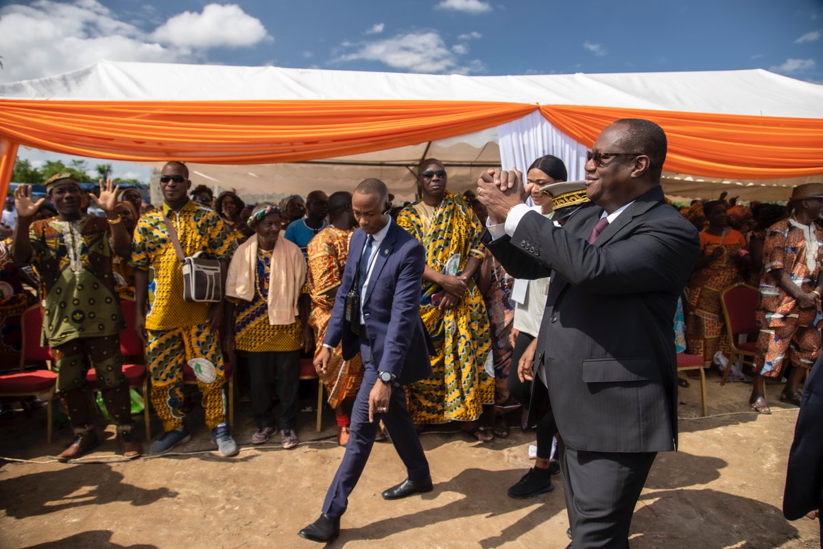 TBirahimaO's tweet photo. En ma qualité de Parrain, j'ai présidé, le mardi 27 juin 2023, la cérémonie de pose de première pierre d'un orphelinat, d'une école primaire et d'un centre de santé dans le village d'Ahoutoué (Département d'Alépé).
#MEMDEF
#ENGAGÉS
🇨🇮 https://t.co/IxlcZTIiHh