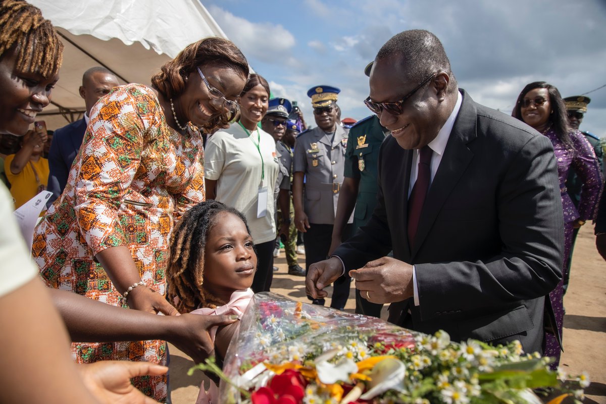 TBirahimaO's tweet photo. En ma qualité de Parrain, j'ai présidé, le mardi 27 juin 2023, la cérémonie de pose de première pierre d'un orphelinat, d'une école primaire et d'un centre de santé dans le village d'Ahoutoué (Département d'Alépé).
#MEMDEF
#ENGAGÉS
🇨🇮 https://t.co/IxlcZTIiHh