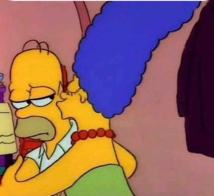 quando ela acabou de agir como louca e agora quer um beijo: