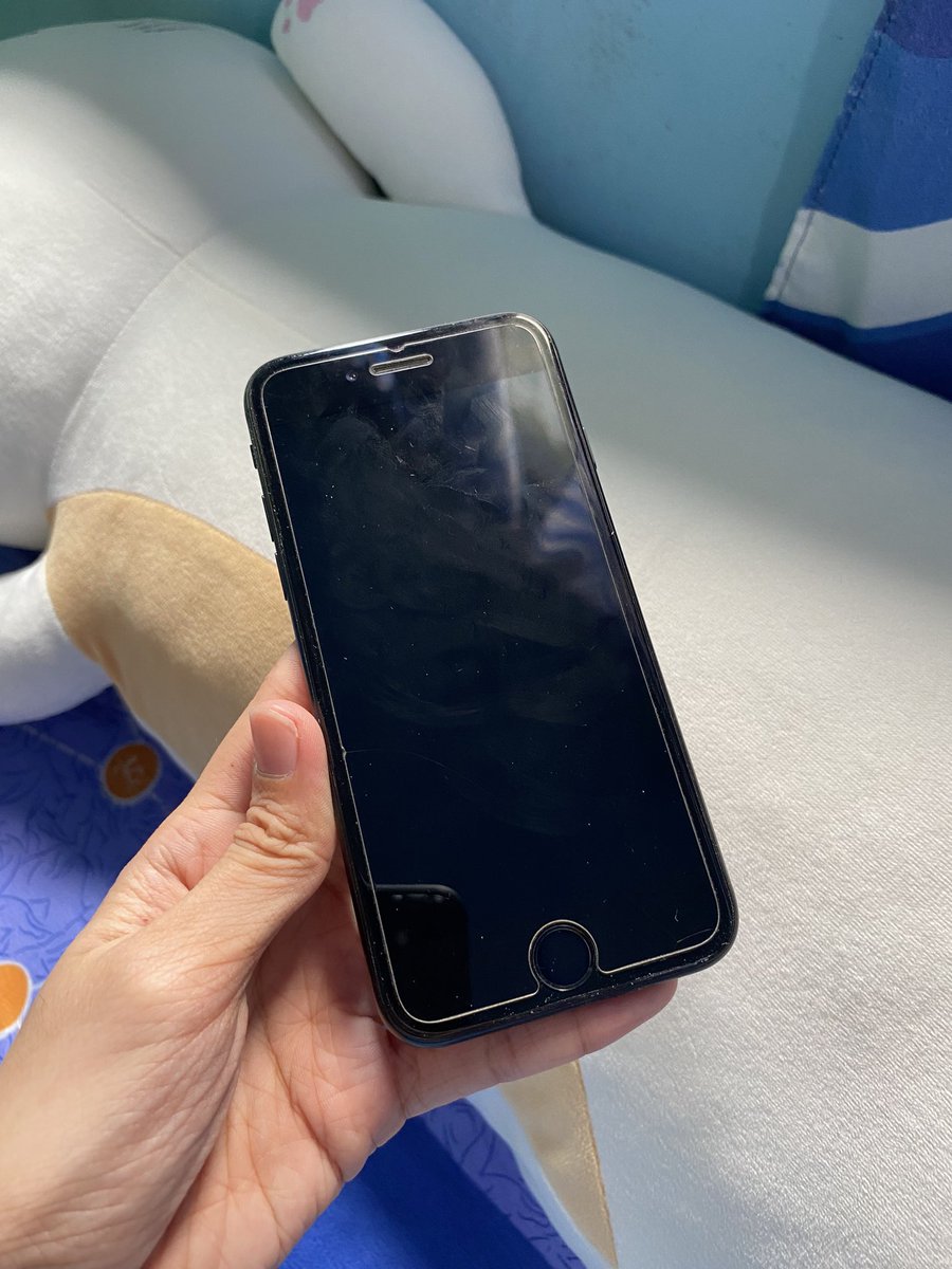 119scart's tweet photo. wts lfb ph

iphone se 2020 black
- 64gb
- 73% batt health (og, never been replaced)
- cracked back but doesn’t affect performance
- all buttons working, fingerprint ✅
- latest ios
- with free case and tempered
- 10, 000 php https://t.co/LKirCNamWZ