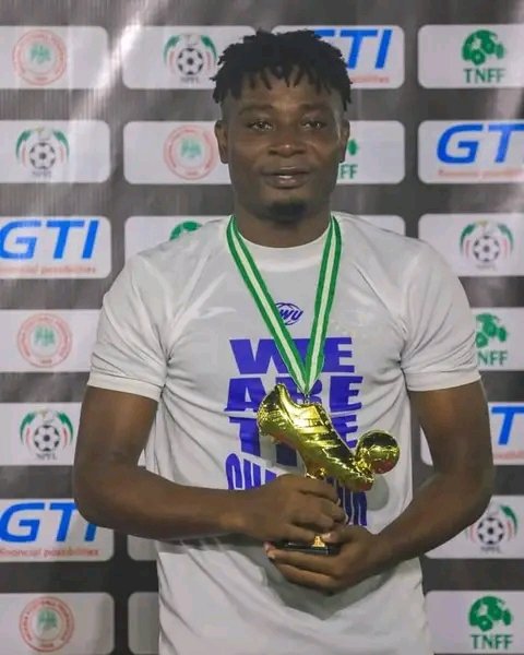 🚨Emeka Obioma of Enyimba will be awarded N3.2M by Eunisell Ltd for emerging top goal scorer in the just concluded #NPFL23 season.

They're sponsors of the prestigious Eunisell boot for the top goal scorer in the NPFL.

He becomes the 8th player to win this award from Eunisell.