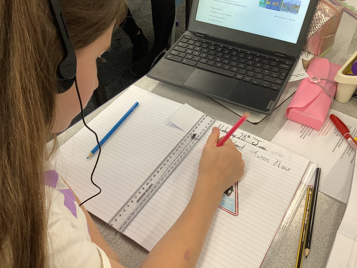 Year6StHelens's tweet photo. Y6KC creating posters about the worlds problems @PSHEatsth https://t.co/Pn8grh4tME