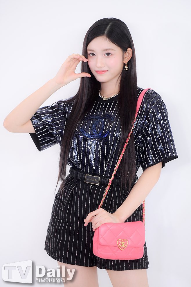 Fzsxb8YagAAC9_v?format=jpg&name=medium