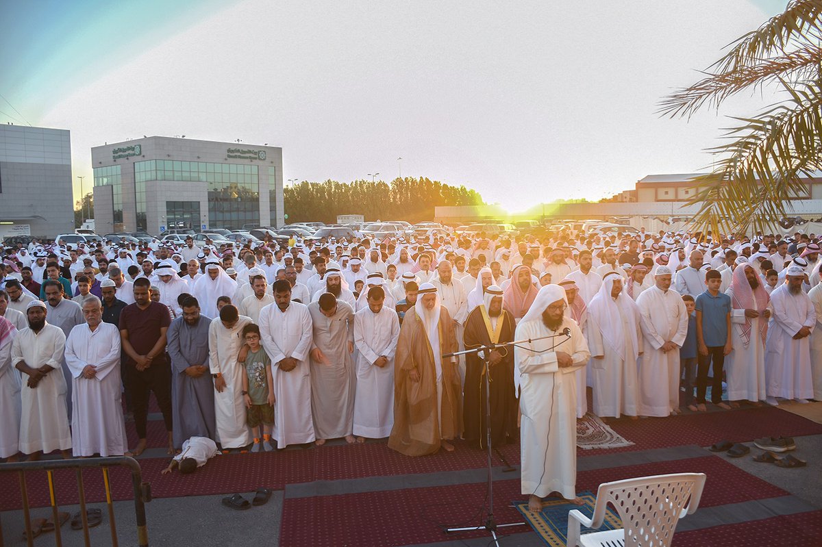 mena_trends's tweet image. #EidAlAdha2023 
🕌🌙 #Kuwaitis perform the #EidAlAdha #prayers . #EidAlAdha #Kuwait 🇰🇼🙏 
@MOC_Kw
