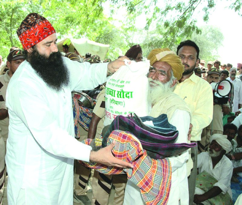 Due to deficiency of nutrient food ,there is decrease in the health and overall efficiency of the people from all over the world. 
Under the guidance of Saint @Gurmeetramrahim ji insan,volunteers of @DSSNewsUpdates distribute ration kits to the needy people.
#FoodForAll