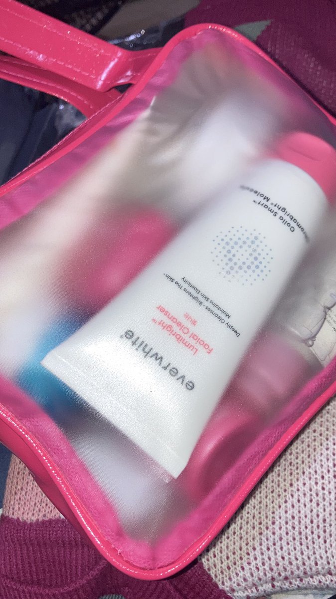 Everwhiteid's tweet photo. Lagi packing skincare buat mudik sebentar nih minbae👀

Kalian kalo lagi mudik juga bawa skincare sebanyak ini gak? Hihihi
#Mudik #IedAdha #Adha https://t.co/UdLYXPih1Y