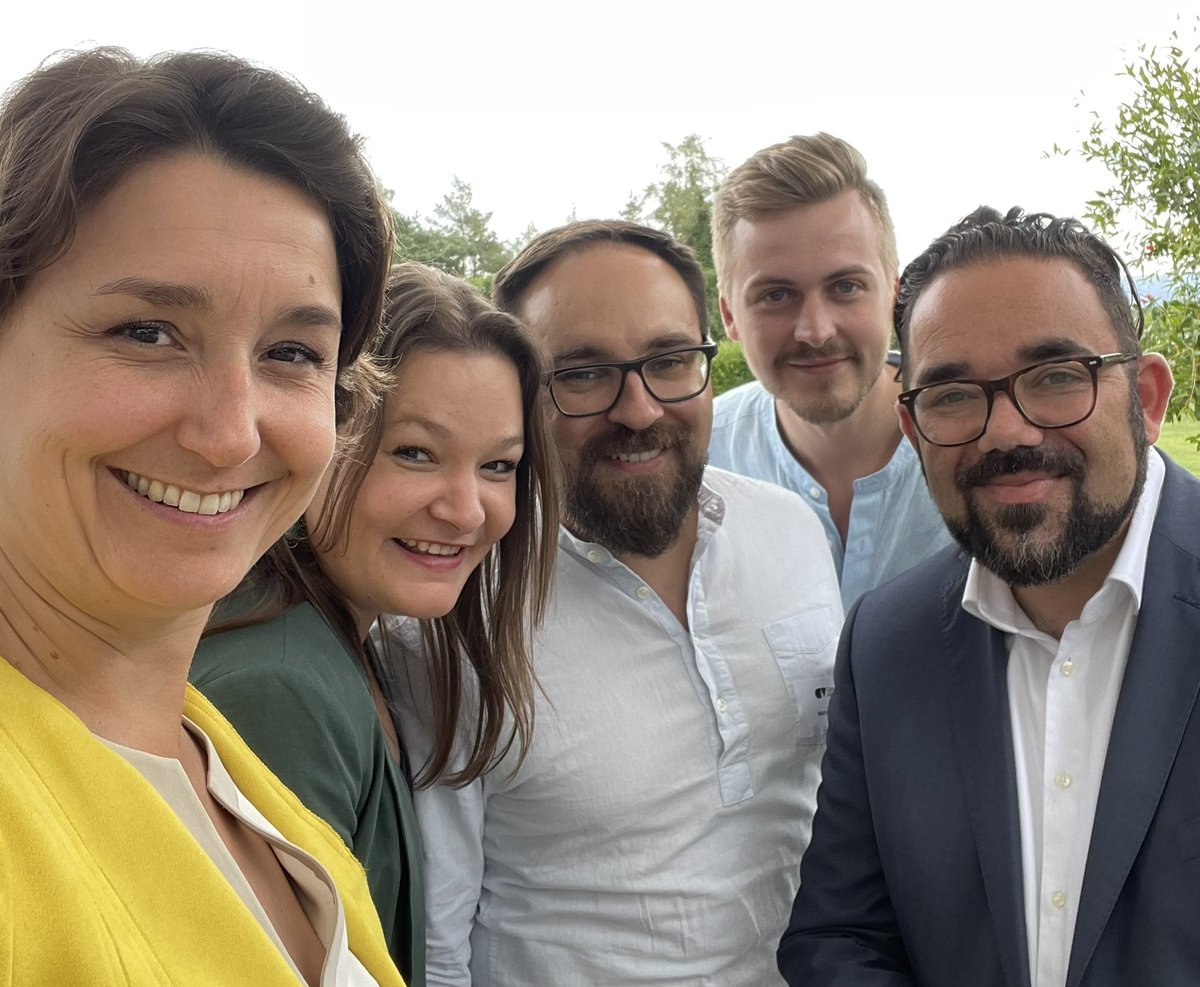 detzer_sandra's tweet image. #KI für #Kreislaufwirtschaft? Ja bitte! @BMUV Stss @ChrisKuehn_mdb hat gestern im @Cyber_Valley vier Projekte ausgezeichnet, die hier vorangehen. Darunter @hochschuleaalen mit #RecycleBot und #desire4electronics zur industriellen Demontage von E-Schrott. 🇩🇪 kann das 💪