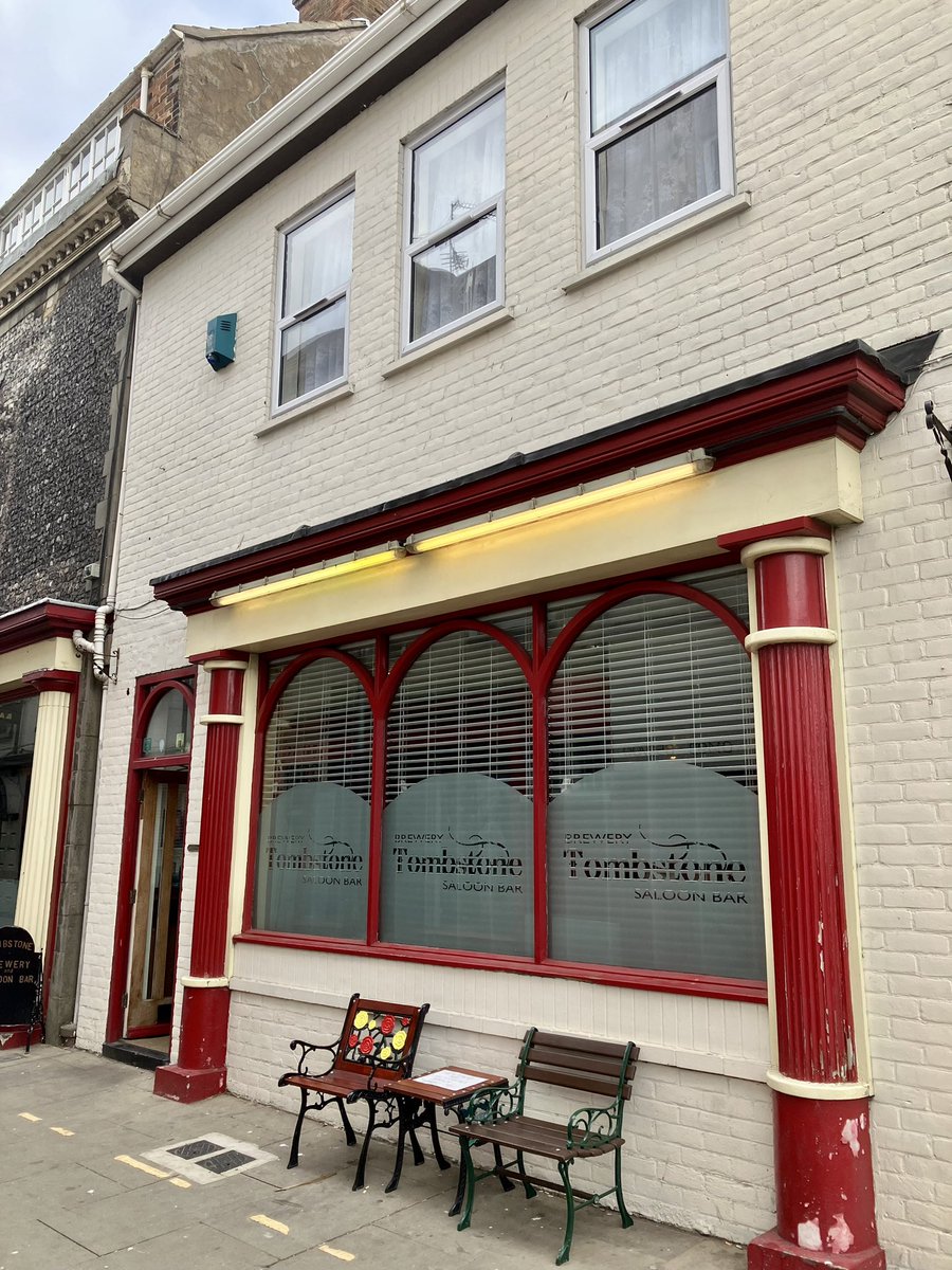 StymieSi's tweet photo. Pub 2555, Tombstone Saloon Bar, Great Yarmouth. Wanted to come here but when my Uncleโs funeral was in GY & heโd have prob found it funny. Bit disappointed it isnโt more Western themed. Beer is โokโ. Kruger n Hucknall at bar to liven it up. #Pubmen https://t.co/HeX1FPr3HP