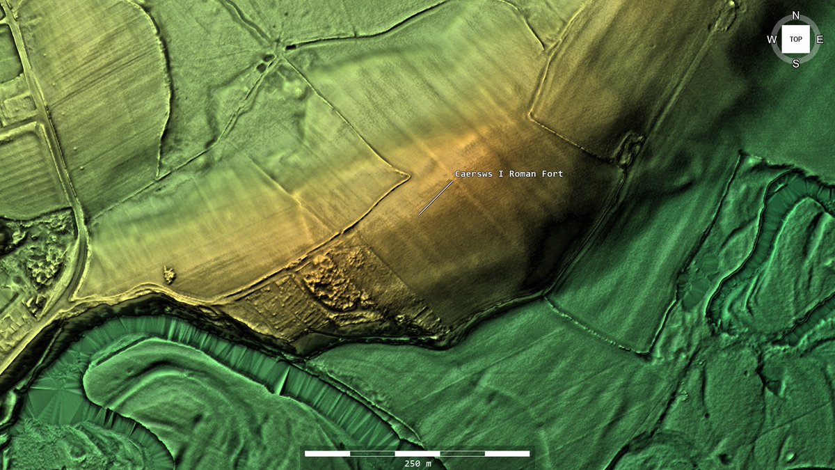 I was wondering whether the Caersws I pre 75AD fort, which is described as being preserved as cropmarks only, might show up some earthworks using the new 1m lidar - and it does with a clear rectangular plan🙂