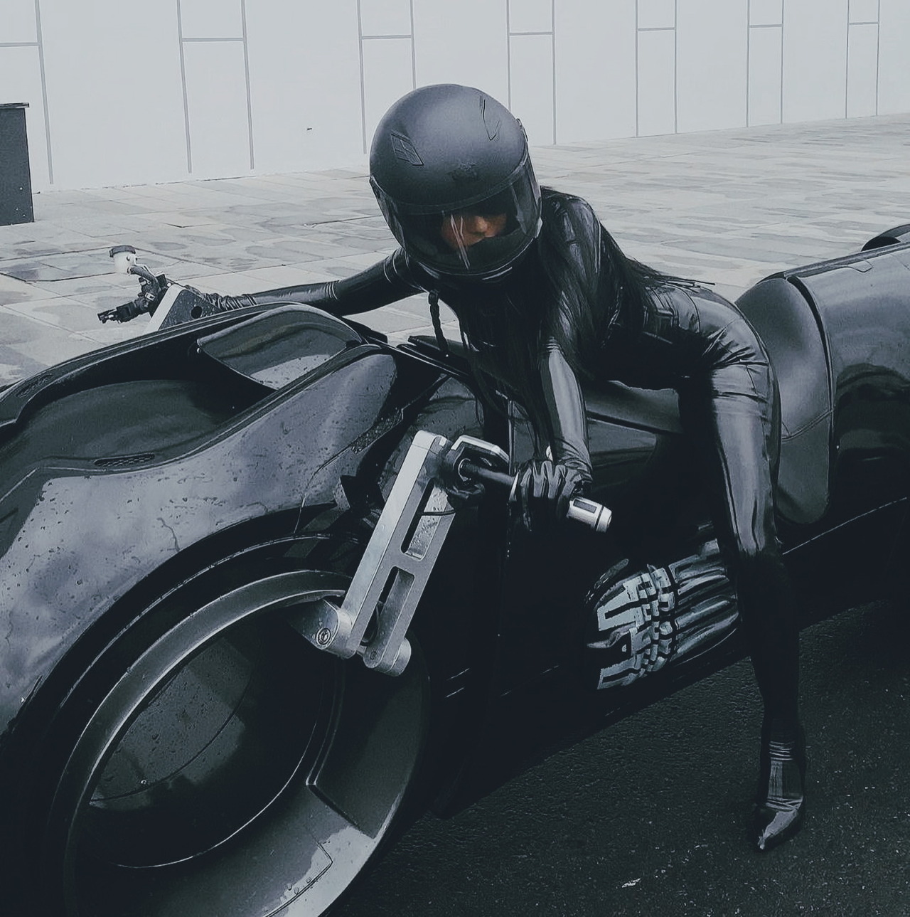 [Image: Fzt-NmhX0AQQXnD?format=jpg&name=large]