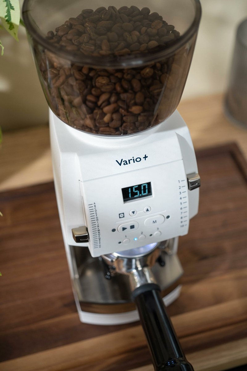 Feeling like stepping out of your conical comfort zone? Hit the grind running with the espresso-optimized Vario+ grinder! The latest in our flat burr range, the Vario+ offers the ultimate espresso workflow, and spares no expense when it comes to features. Link in bio to shop!
