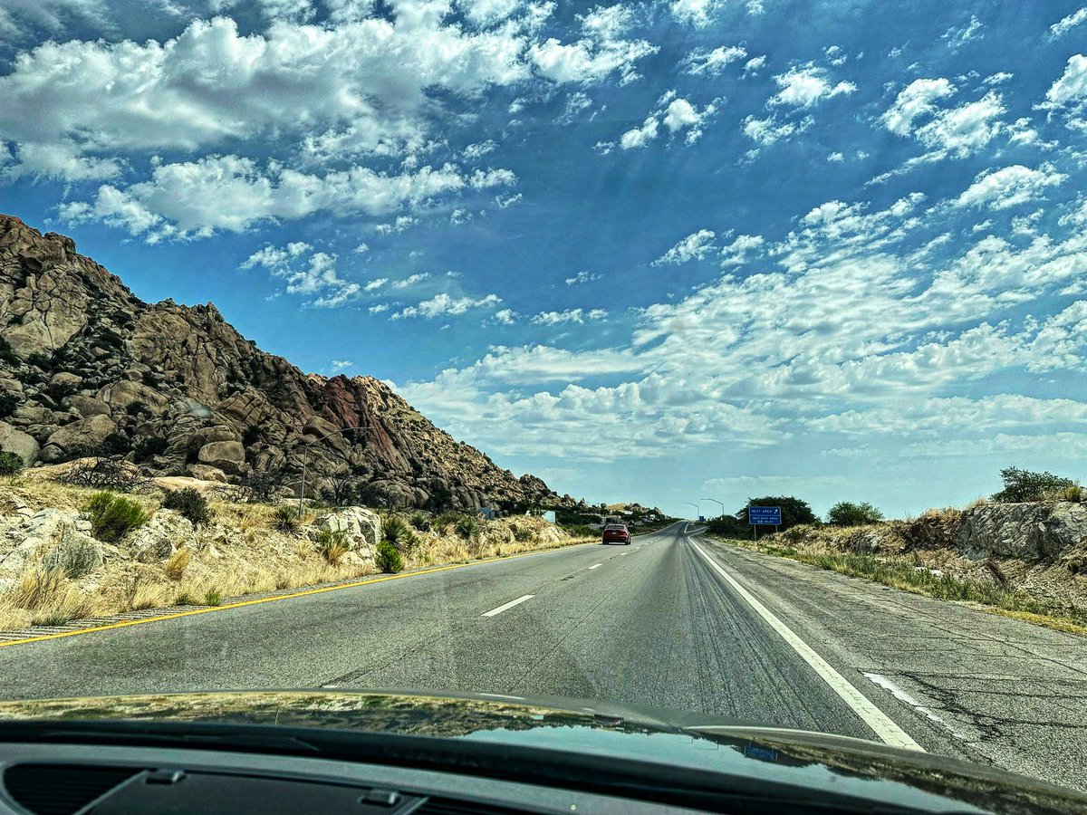 Happy #Humpday, #Tucson! On the road again… heading east to New Mexico. More than a day trip this time. Beautiful skies, open road, feeling free and easy. Keep tuned. Loving summer vacay feeling. ⛰️👀🌟😀🌸#openroad #travel #arizona #newmexico