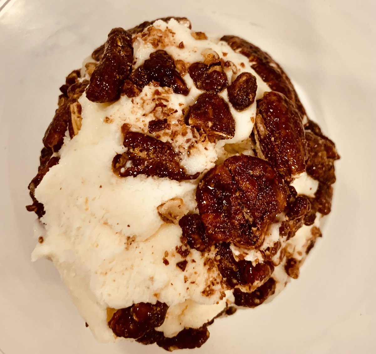 TheFoodie8's tweet photo. #PecanBall #VanillaBeanIceCream #CandiedPecans #HotFudge #SweetTooth #TreatDreams #EatPGH #TrueCooks 🍨🍫👌👌👌👌 https://t.co/ocB4weoQOg