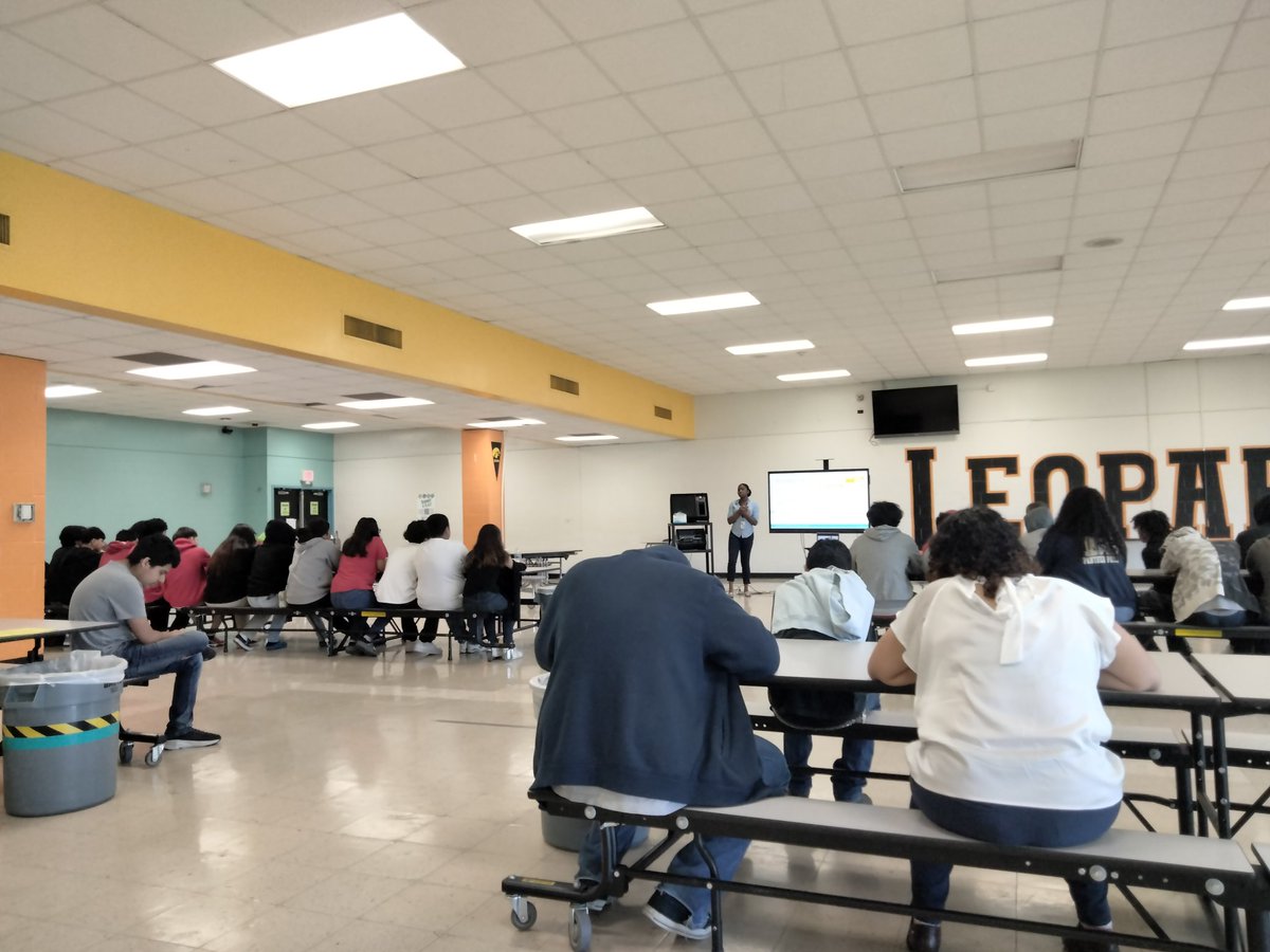 MsWArmstrong's tweet image. Prepping our 7th and 8th graders for the reality of highschool #LearningIsRequired #ProjectExplore @Navarro_WRS @NavarroMS_HISD